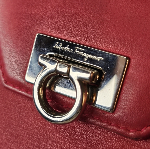 Salvatore Ferragamo Gancio Continental Leather Red Wallet GUC - Picture 3 of 15